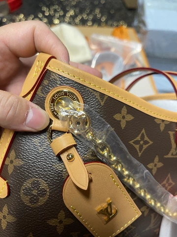 LV包包实拍第 7 张实拍